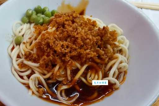 担担面起源简介:陈包包与那挑担叫卖的百年美味