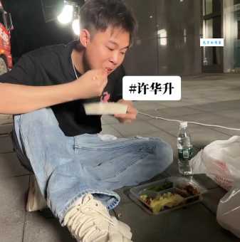 百万粉丝网红许华升：从服装设计师到人生赢家